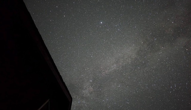 Dark Sky Cabin – Hunter's Paradise - Cozy Retreat with Wi-Fi & Fire Pit