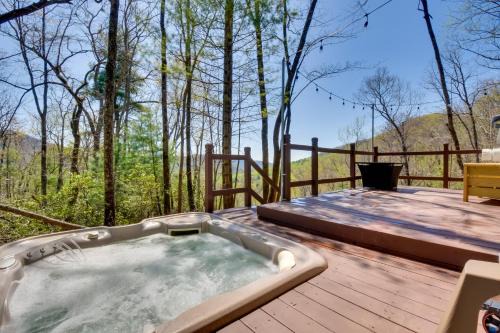 Deck & Fire Pit: Mtn-View Cabin in Rabun Gap