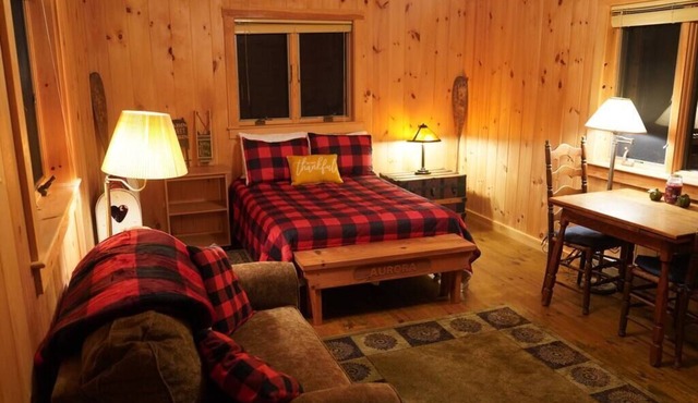 Deer Brook Cabin w/Hot Tub, Fireplace & Brook