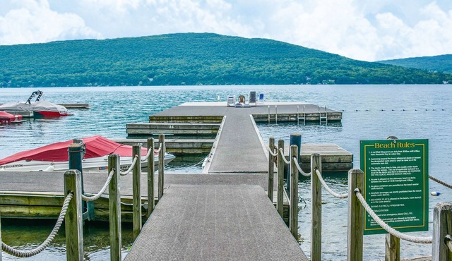 Deer View: "Modern Condo Minutes from Bristol Ski Mountain and Wineries"
