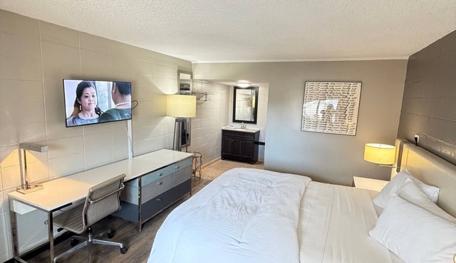Deluxe Inn