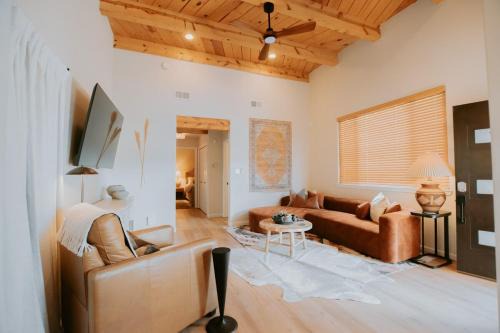 Desert Sunset-Private Hot Tub-Pet Friendly-No Pet Fee!