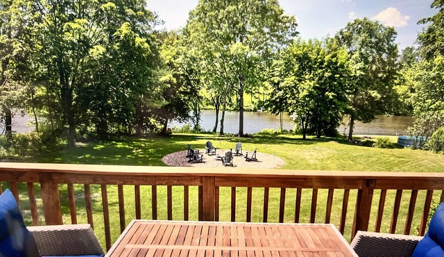 Detox & Hike: Waterfront Oasis with Infrared Sauna & Shawangunk Mountains