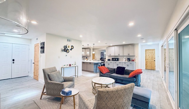 Dickinson Bayou Front Retreat Gateway Spacious 5-bedroom with Water view fishing