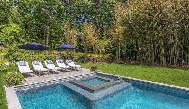 Discover Luxury and Serenity at Villa Edwards Hole in East Hampton