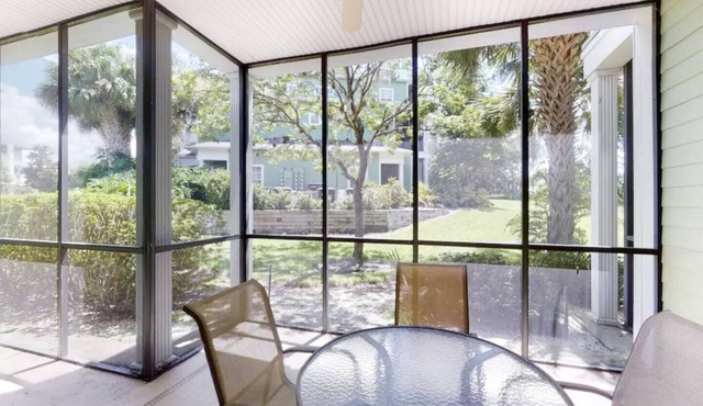 Disney Area Ground Floor Villa * Free Parking * Beach * Pools*