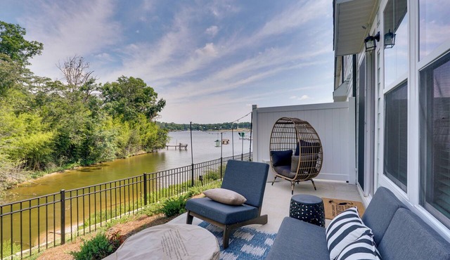 Dock Access! 'Hook & Heron Lakefront Getaway'
