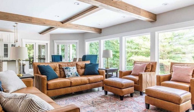 Dog-friendly house with private heated outdoor pool, hot tub & Ping-Pong