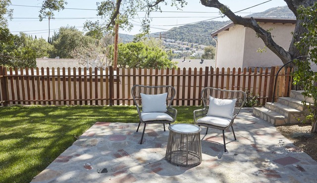 East LA Bungalow, Great for Families and Couples