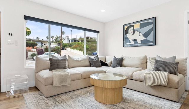 Easy Access to Everywhere in SD! Ocean View. Weekly and Monthly Discounts