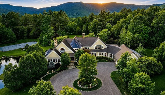 “Eden” 8BR Luxury Retreat with Pool, Spa, Concierge near Ski and Trails