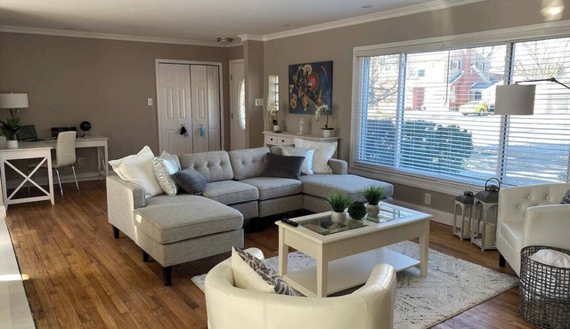 Elegant & spacious 3/2 Gem in Harper Woods