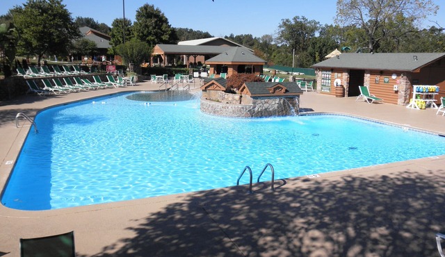 Enjoy all the Branson area has to offer. Only 1 week available this year!