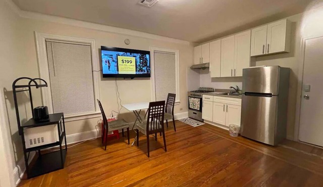 Entire Beautiful 2BR Apartment. Convenient location in the heart of Queens!