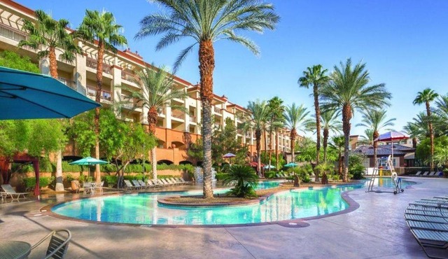 Exclusive 2BR Condo Retreat, Featuring a Lazy River - Special Offer Now!