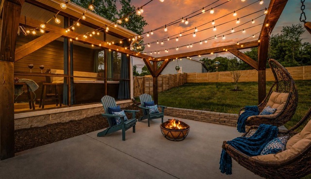 Extraordinary for Two | Stroll to Main St, Spa Shower, Soaking Tub, Hot Tub