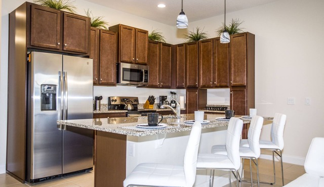 Fabulous Vacation Home w/Screened Pool Close To Disney 146