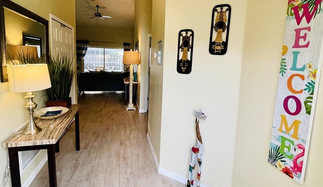 Fantastic 4 Bed, 3 Bath & Private Pool, 30 mins from Disney. Snowbirds welcome!