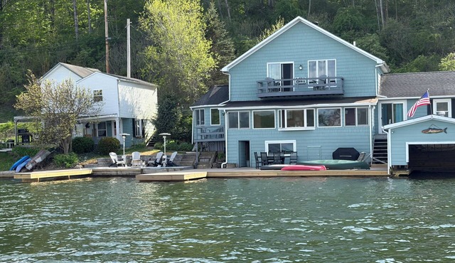 Fantastic lake house on the south shore of Cuba Lake.