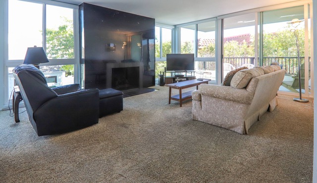 Feeling Fine & Sandy-Spacious Condo Near Elevator, Pool & Beach Access