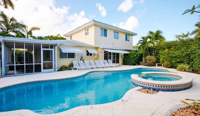 First-Class Villa in Hollywood Lakes Heated Pool