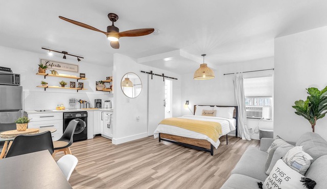 Fits 2, <2 Miles from Beach, Newly Renovated, Pool