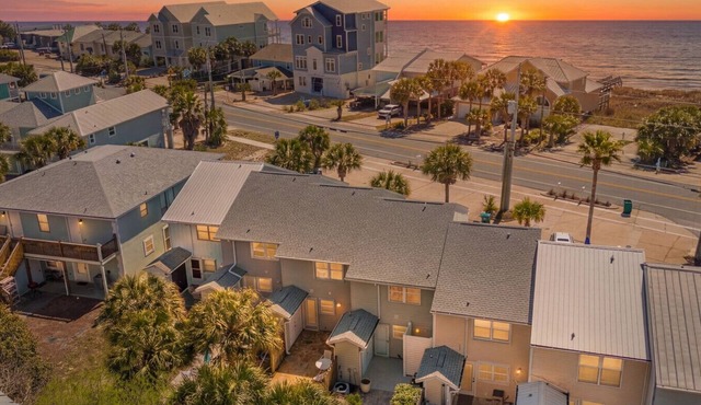 Front Beach Rd. Gulf Escape 4BR - 4.5BA