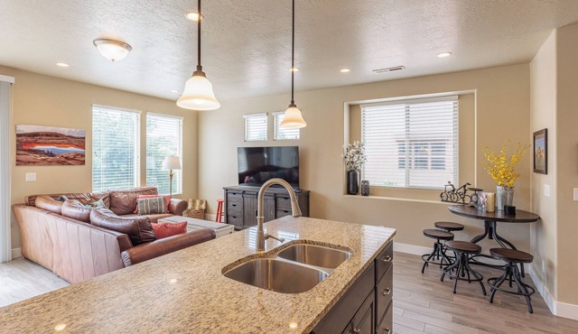 Fun 3BR w/Arcade & Game Room - Near 18th & Pool