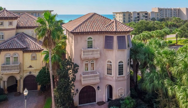 Galileo - Gated Subdivision, Gulf Views, Community Pool + Hot Tub, Pet Friendly!