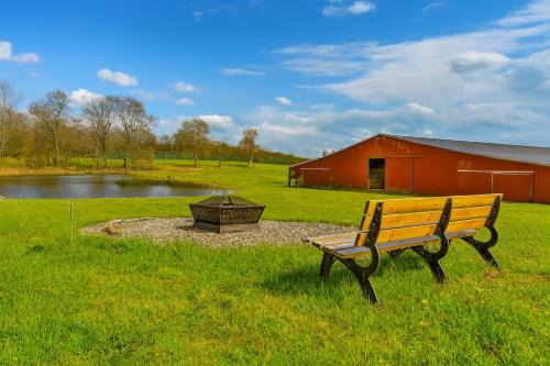 Gather, Celebrate, Unwind At Equestrian House
