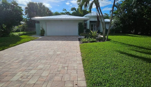 Going Coastal - 3 Bed 2 Bath Pool Home in Sanibel!