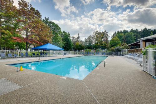 Golf, Hike & Swim: Gem < 1 Mi to Sugarbush Resort