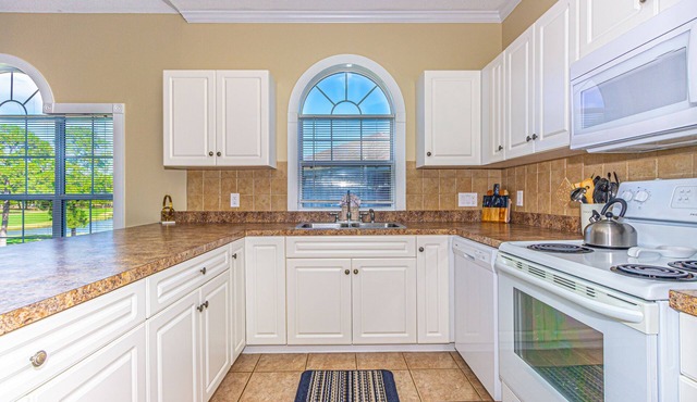 Gorgeous 2BR 2BA Modern Masterpiece Near Beach