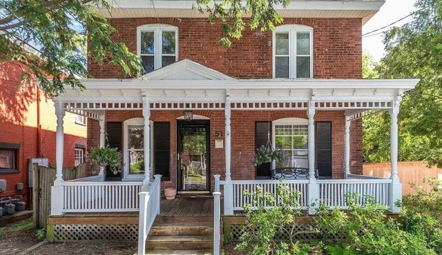 Gorgeous 4 bd - steps from Church St; Lake Champlain