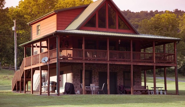 Gorgeous Riverfront Home w/Large Flat Yard 3B