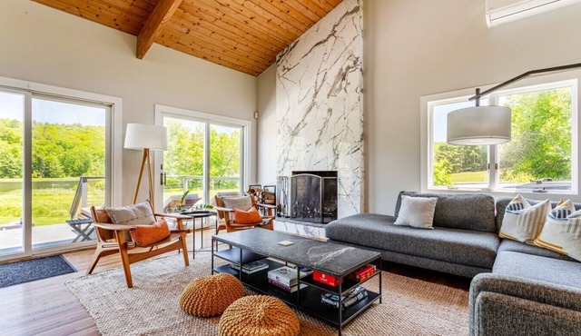 Gorgeous Waterfront w/Hot Tub and Game Level