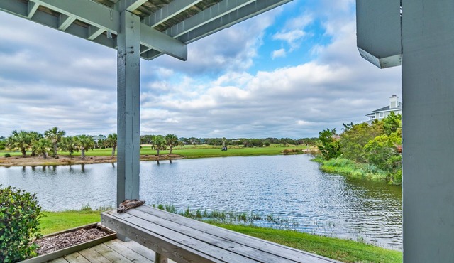 Great 3 Bedroom Villa within walking distance to the BHI Club and Beach! 2-4 Passenger Golf carts!