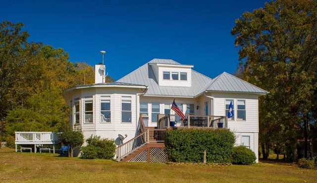 Great house with dock on Lake Murray SC. Excellent for families, fishing, fun