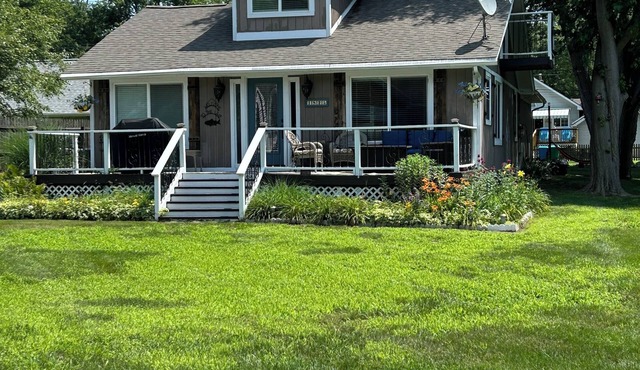 Great Location! open floor plan SLEEPS 10 sandy beach and Island