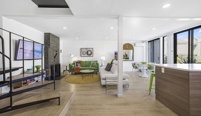 Green Flash, Bluff-siden Townhouse steps to beach