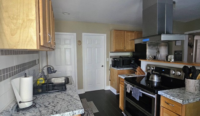 Guest B&B Close to the MgM, Basketball Hall of fame, and downtown springfield.