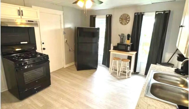 (H2) 2 Bdrm Apt Inner Harbor