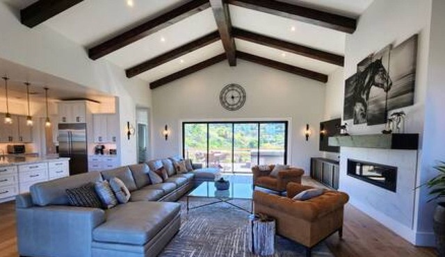 [H3] New! LUX modern farmhouse 2.2 acres