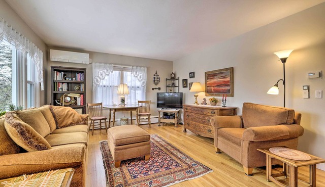 Hadley Vacation Rental 24 Mi to Springfield!