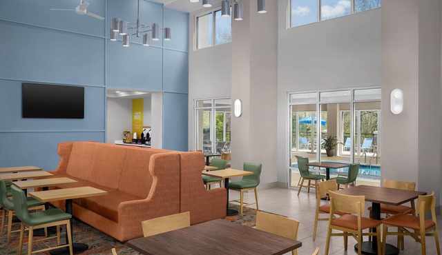 Hampton Inn & Suites Clinton - I-26