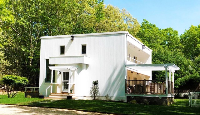 Hamptons House - 4 Bedroom House + 4 Bedroom Cottage with pool