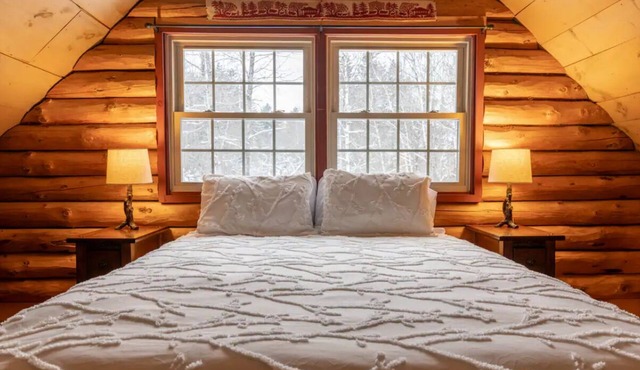 | Handmade 4 Bed Log Cabin | 5 Min From Skiing |