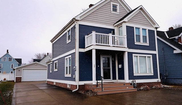 Harbor Heritage House | Lake Views & Sunset Deck