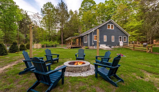Hare & Hollow with Hot Tub & Fenced Yard