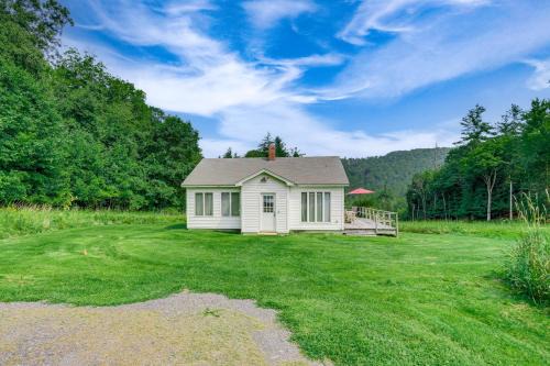 Hawley Home w/Deck: 4 Mi to Berkshire East Resort